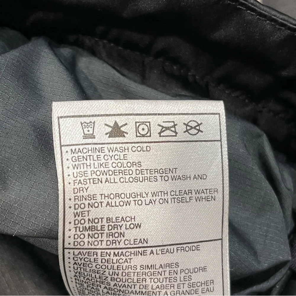 Nike ACG Nike Fit Storm Black Satin Waterproof Jacket Women’s size XS
